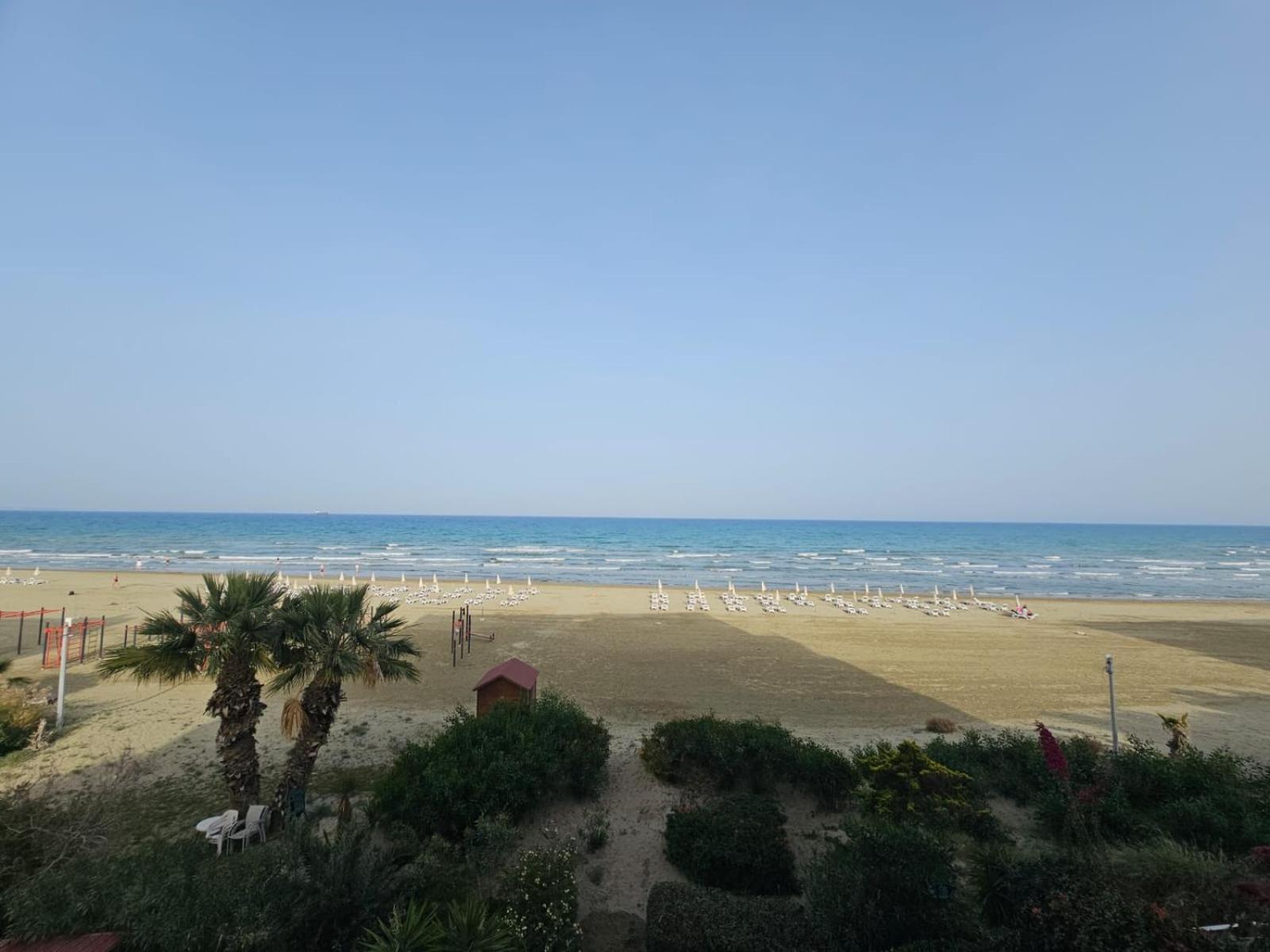 Makenzy Sandy Beachfront Paradise Larnaca Exterior photo