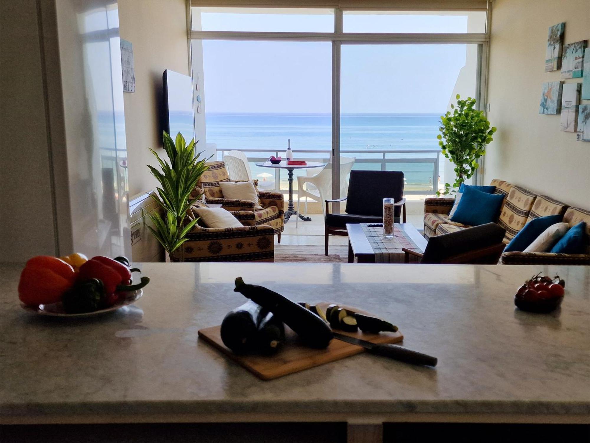 Makenzy Sandy Beachfront Paradise Larnaca Exterior photo