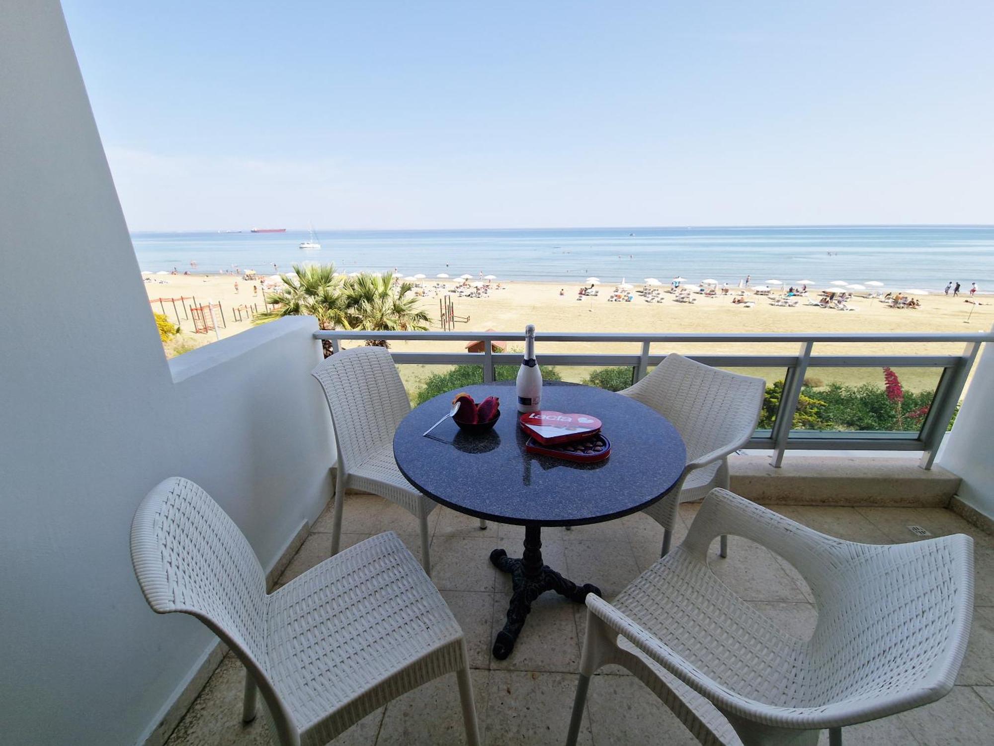 Makenzy Sandy Beachfront Paradise Larnaca Exterior photo